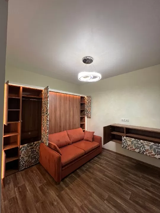 UY_W_55_c Книжный шкаф с распашными дверцами