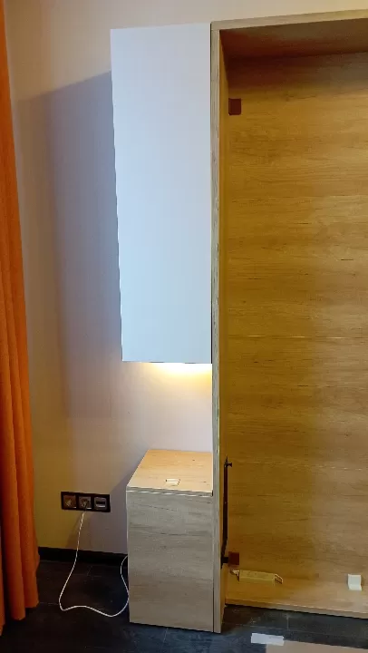 LE_Навесная полка с дверцей шириной 350 мм