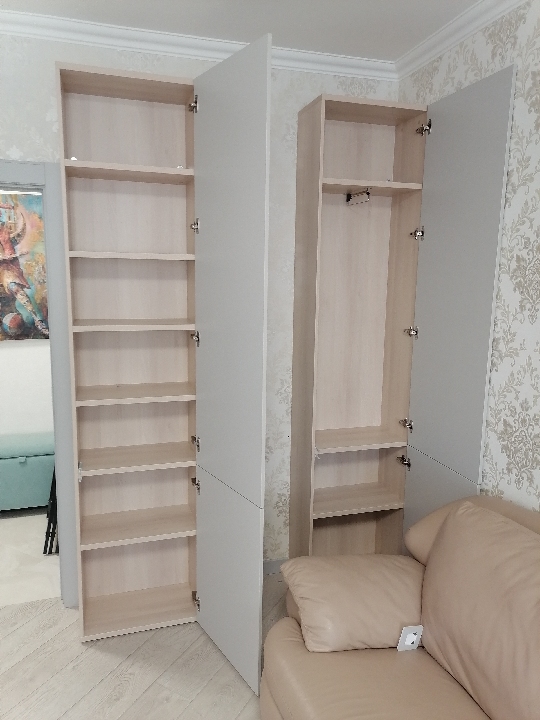 UY_W_55_c Книжный шкаф с распашными дверцами